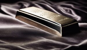 Een close-up foto van een glanzende platina staaf tegen een luxe fluwelen achtergrond.